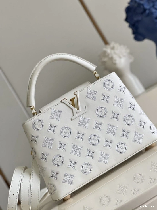 WIS LOUIS BB CAPUCINES VUITTON 0103